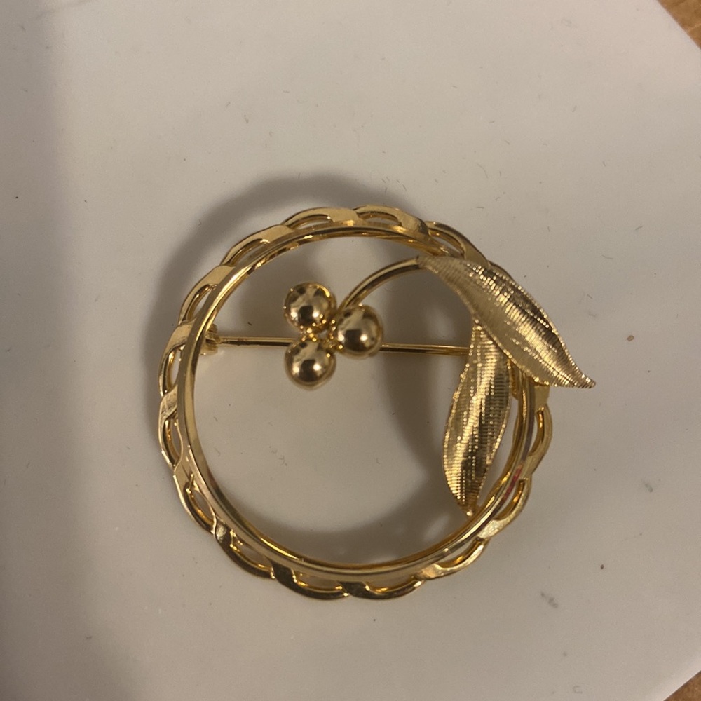 Pick only2 left! Very Vintage Brooch’s price for each - Picture 9 of 15